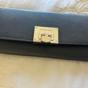 Michael Kors Tina Carryall leather black wallet Great condition